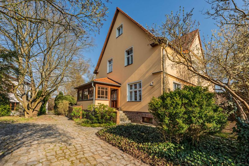 Doppelhaushälfte mit Remise & großem Garten – vielseitiges Wohnen in Mahlow
